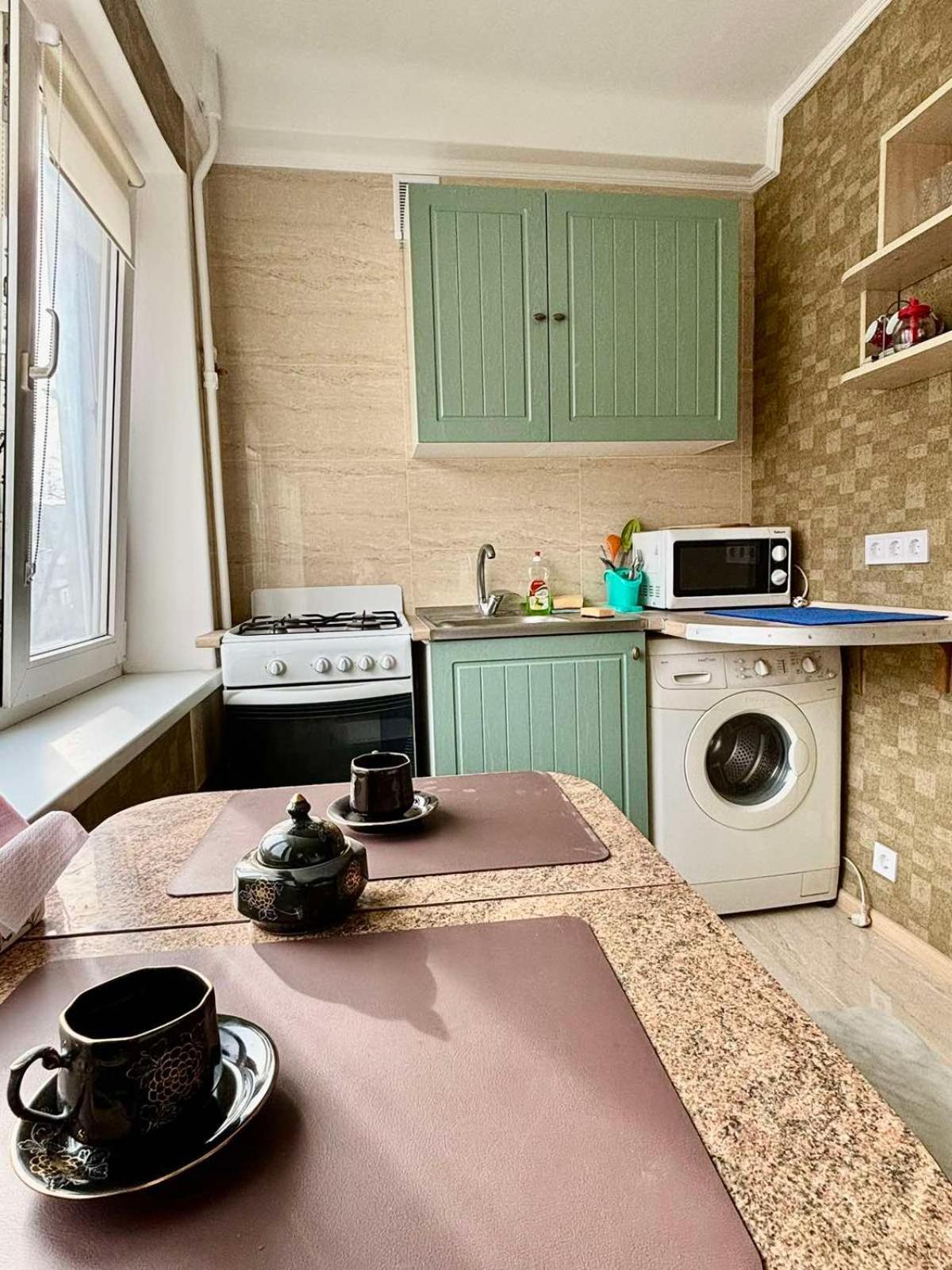 Apartment Budivelnykiv 22/11 *